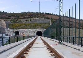 Imagen de archivo de una vía de alta velocidad montada en placa.