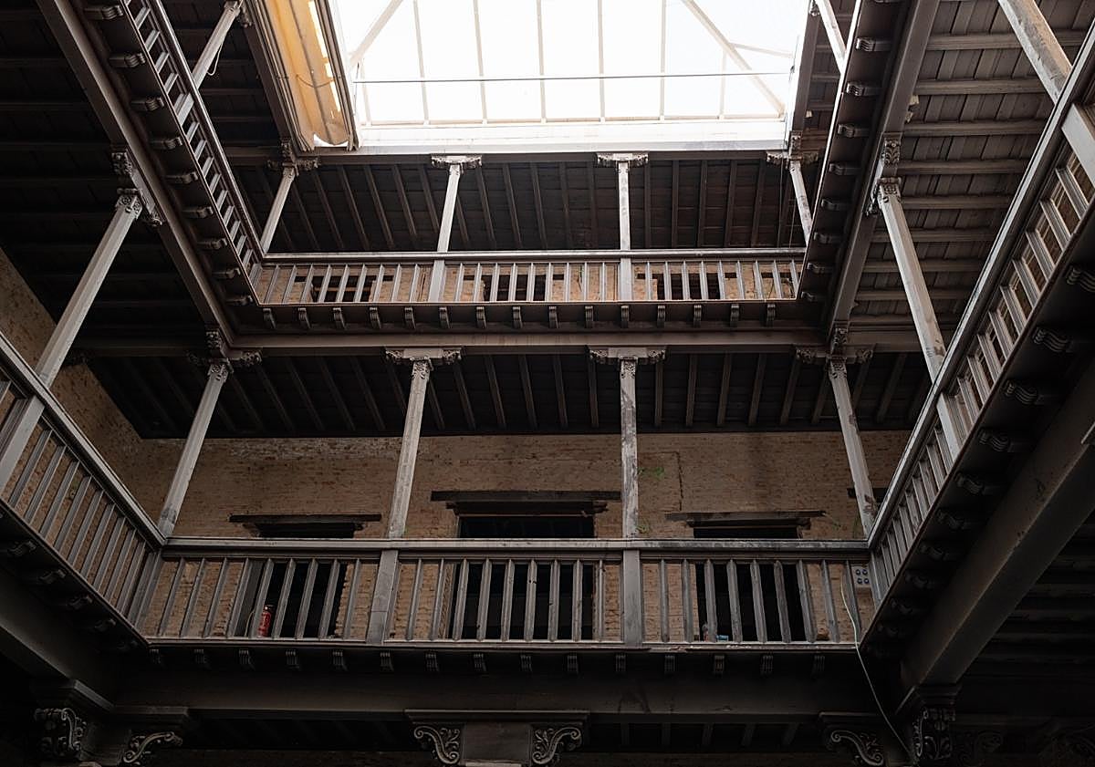 Imagen principal - El nuevo Centro Cultural de la Fundación Unicaja abrirá en Granada dentro de un año