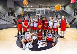 Los jugadores del Covirán posan alegres y muy motivados de cara al estreno de la temporada en la Liga Endesa.