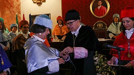 La ceremonia fue en la Facultad de Derecho, antiguo colegio de San Pablo.