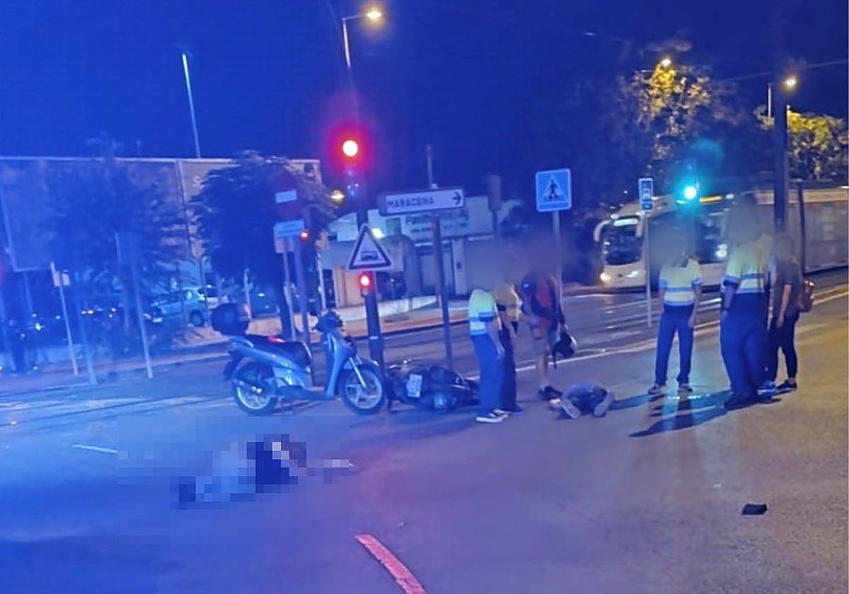Herido grave el acompañante de un motorista al salir despedido tras chocar con un coche en Maracena.