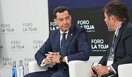 El presidente andaluz, durante su intervención en la mesa redonda 'Los retos políticos de Europa', en el marco del VII Foro La Toja-Vínculo Atlántico.