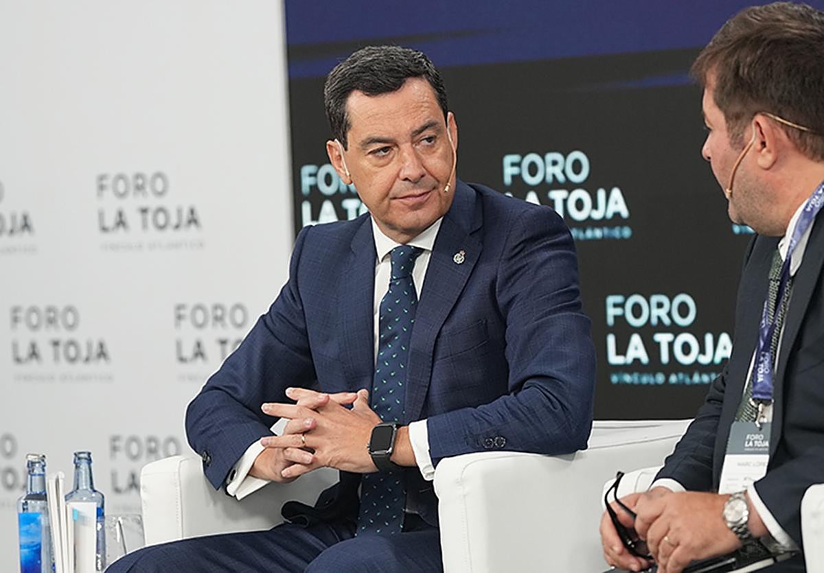 El presidente andaluz, durante su intervención en la mesa redonda 'Los retos políticos de Europa', en el marco del VII Foro La Toja-Vínculo Atlántico.