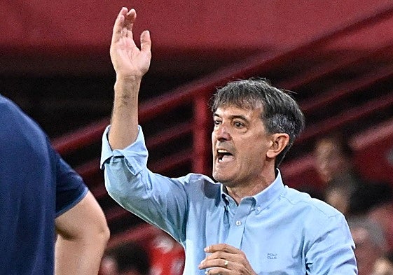 Pacheta, durante el partido entre Granada y la Real Sociedad B.