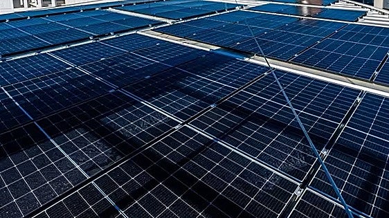 Andalucía pondrá placas fotovoltaicas en seis campus andaluces para ahorrar 100.000 euros en luz al año