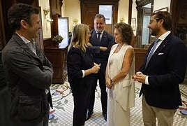 La consejera de Sostenibilidad y Medio Ambiente de la Junta de Andalucía, Catalina García, realiza una visita institucional al Ayuntamiento de Granada, donde se reúne con la alcaldesa del municipio, Marifrán Carazo.