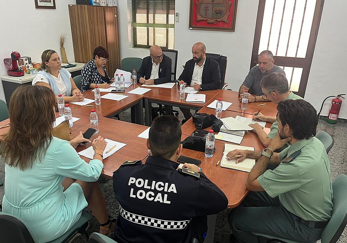 Junta local de seguridad en Pozo Alcón.