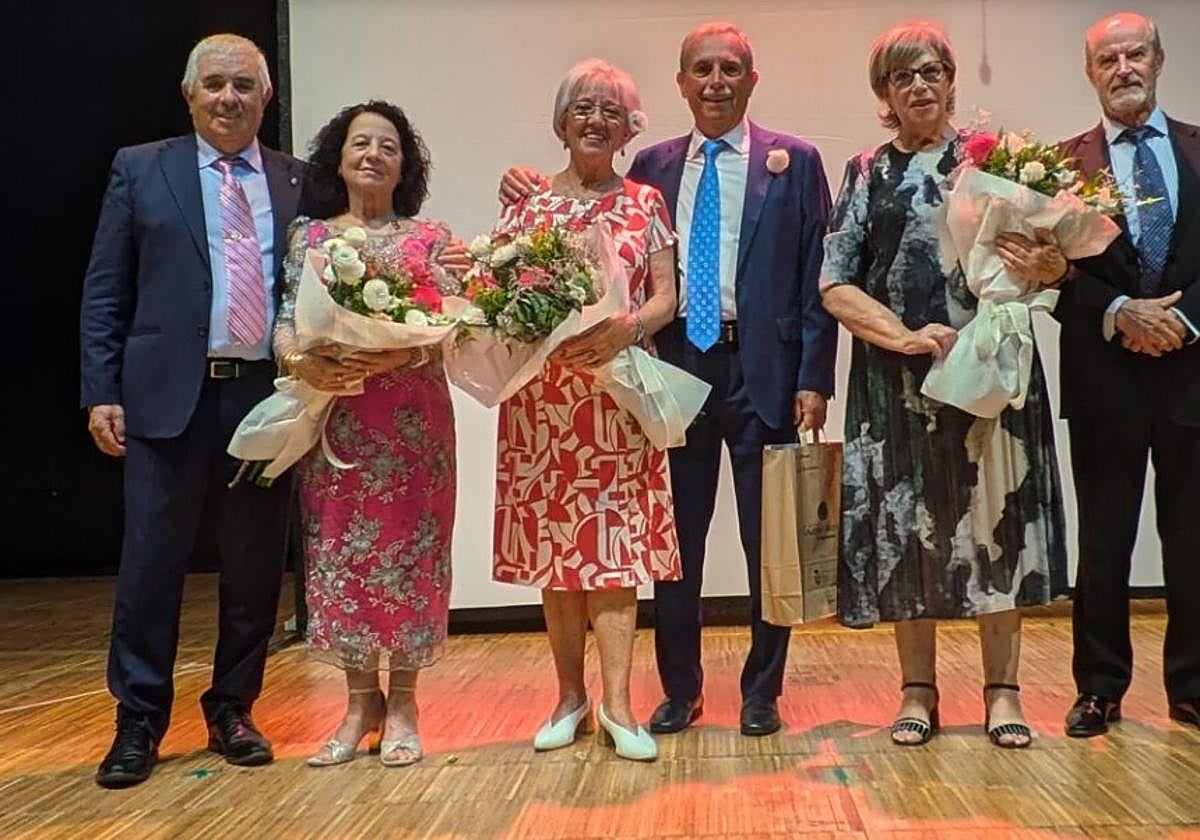 Güéjar Sierra reúne a unas 400 personas en el Día del Mayor y las Bodas de Oro de cinco parejas