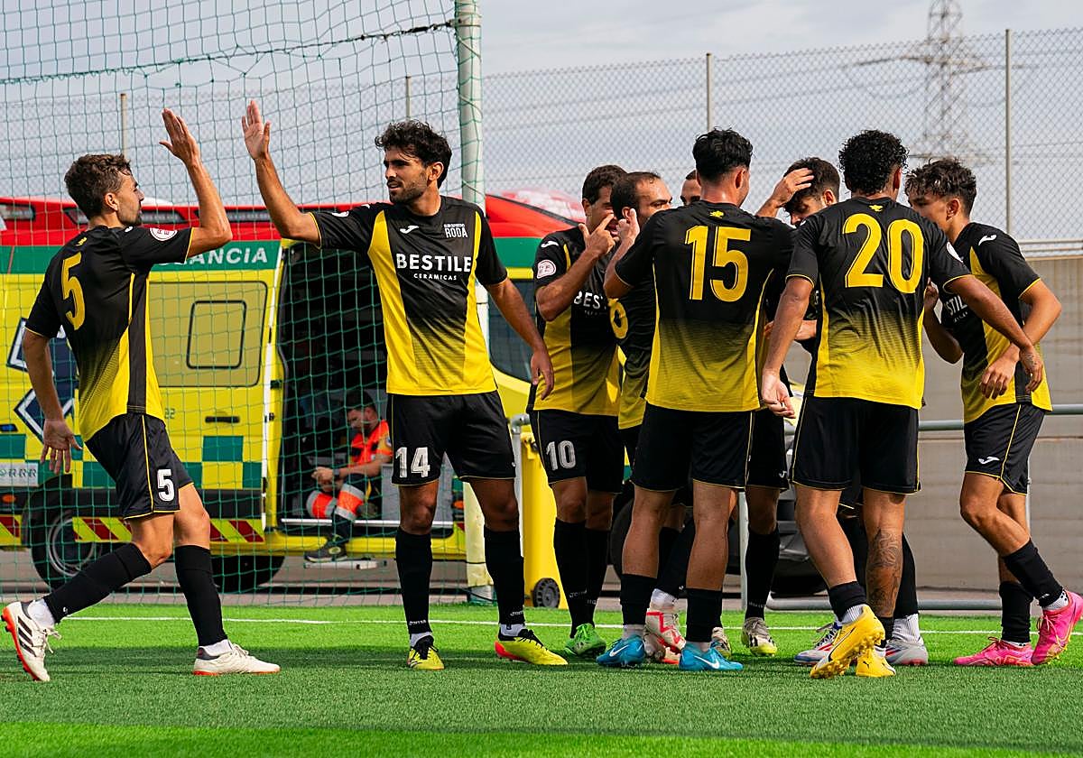 El primer equipo del Roda celebra un gol la pasada campaña.