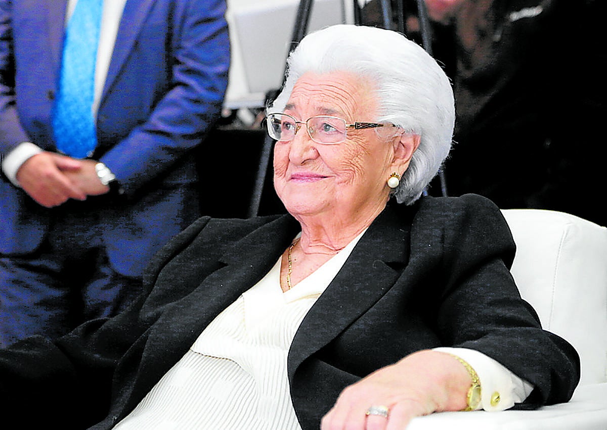 Imagen secundaria 1 - La empresa de Granada que repartía en un triciclo ahora es líder en equipos para bares y restaurantes