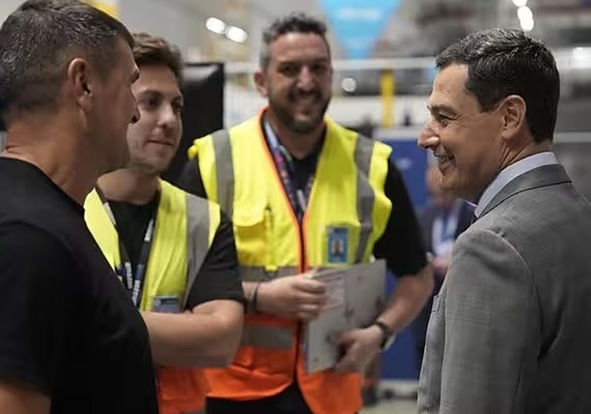 Moreno ha asistido este martes al acto conmemorativo por el quinto aniversario de la apertura del centro de distribución de Amazon, en Dos Hermanas.