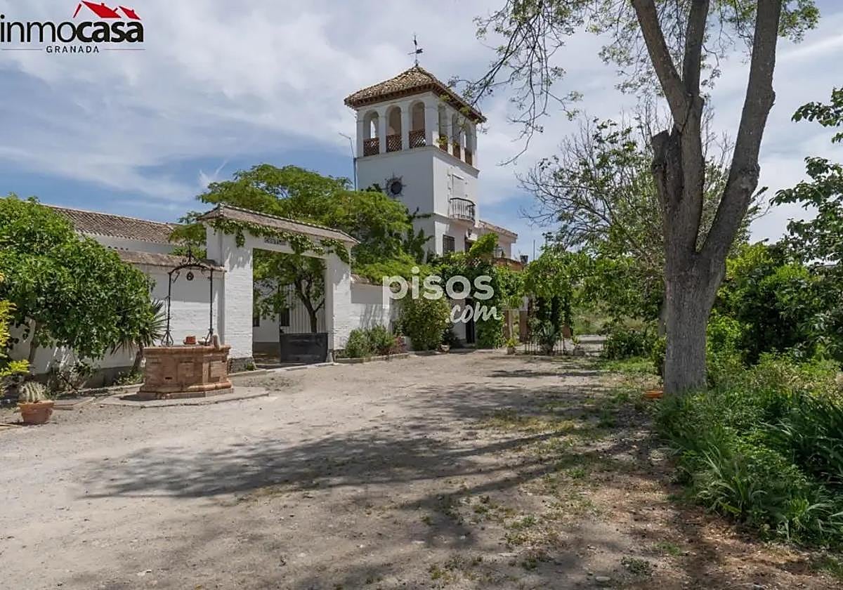 Cortijo a la venta en Santa Fe.