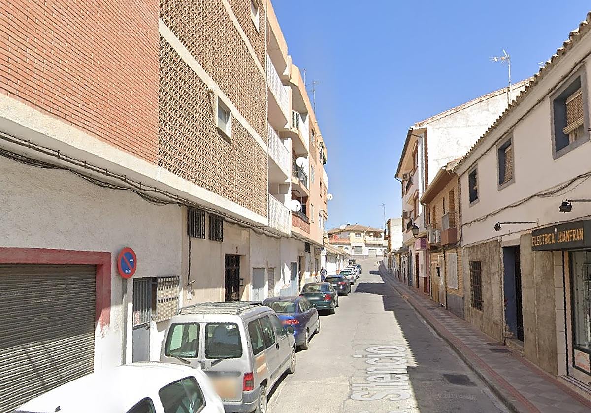 Calle Silencio de Atarfe, donde se produjo el incendio.