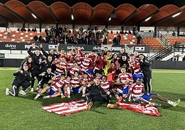 Celebración del Juvenil tras pasar en Copa ante el Valencia.