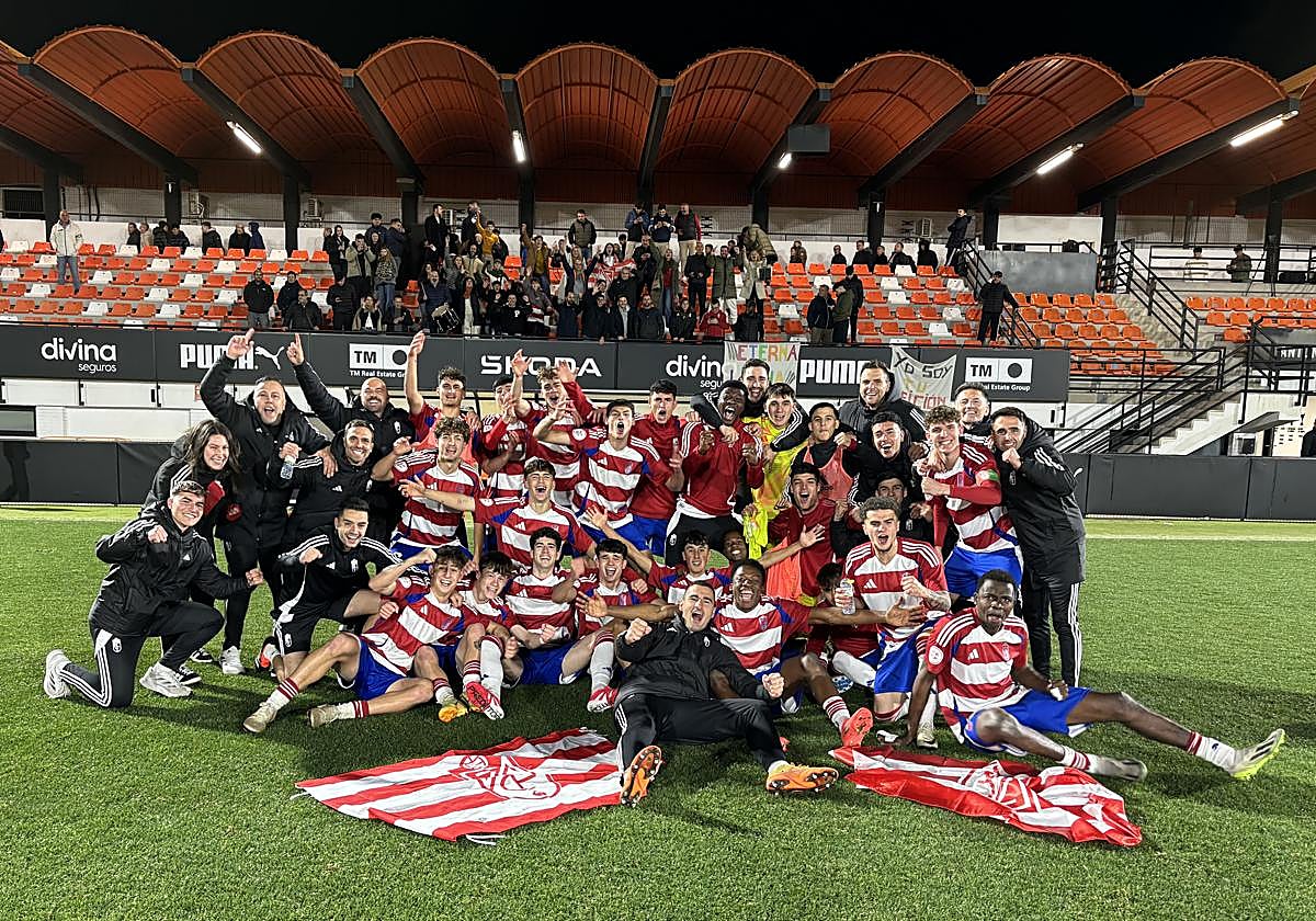 Celebración del Juvenil tras pasar en Copa ante el Valencia.