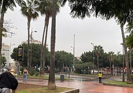 La lluvia sorprendió el lunes por la mañana y parece que seguirá algunos días en Almería.