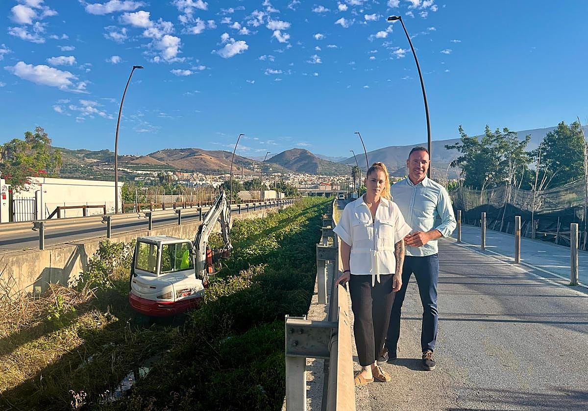 Motril inicia la limpieza de la Rambla de las Brujas para prevenir colapsos durante la temporada de lluvias