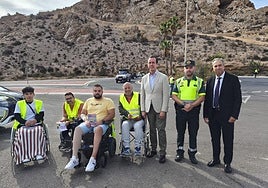 Tráfico tramita 1.400 denuncias por el uso del móvil en carretera este año, la tercer infracción más común