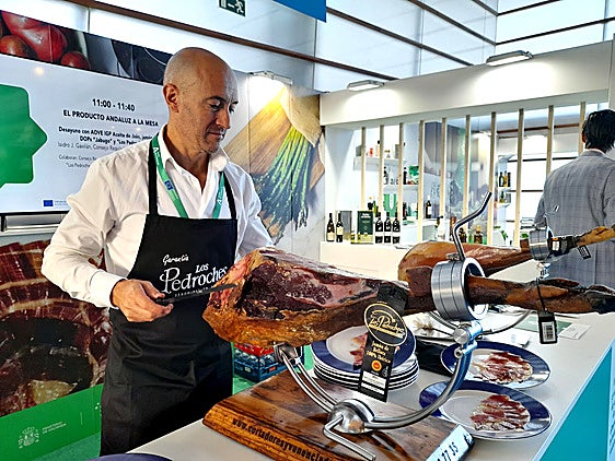 Los alimentos andaluces se promocionan en Gastronomika 2025 como materia prima de excelencia para la alta cocina