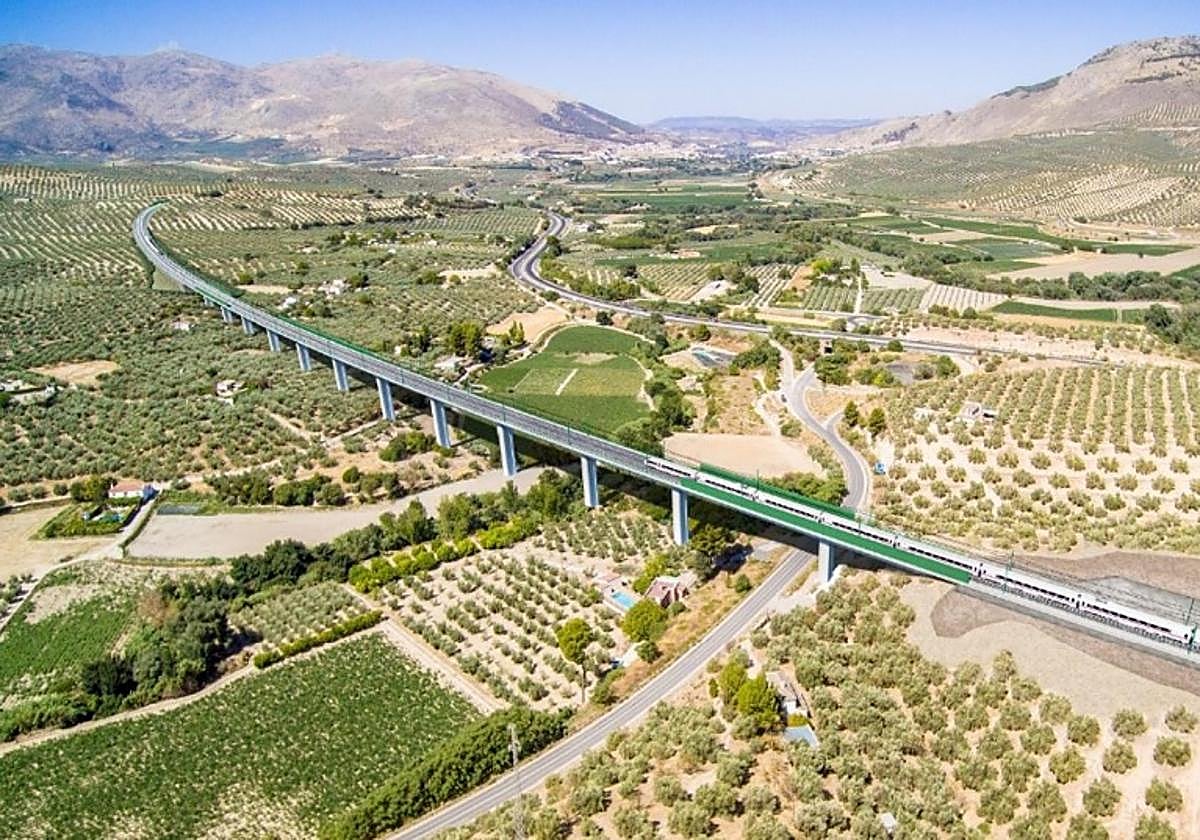 Viaducto y entrada al túnel que supone uno de los desafíos técnicos del proyecto.