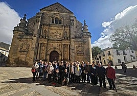 Visitantes en la plaza Vázquez de Molina, en Úbeda.