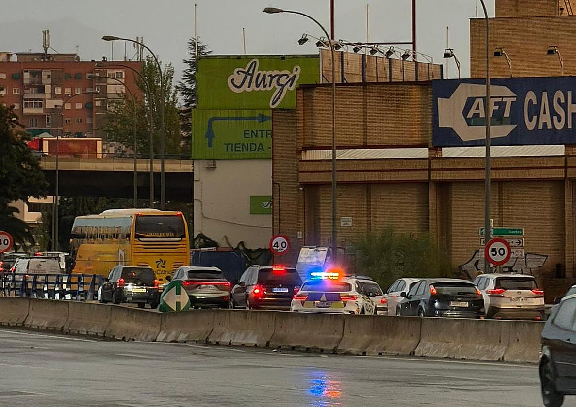 Problemas de tráfico en la Avenida de Andalucía.
