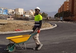 Últimos trabajos en la rotonda de Los Molinos para su reapertura