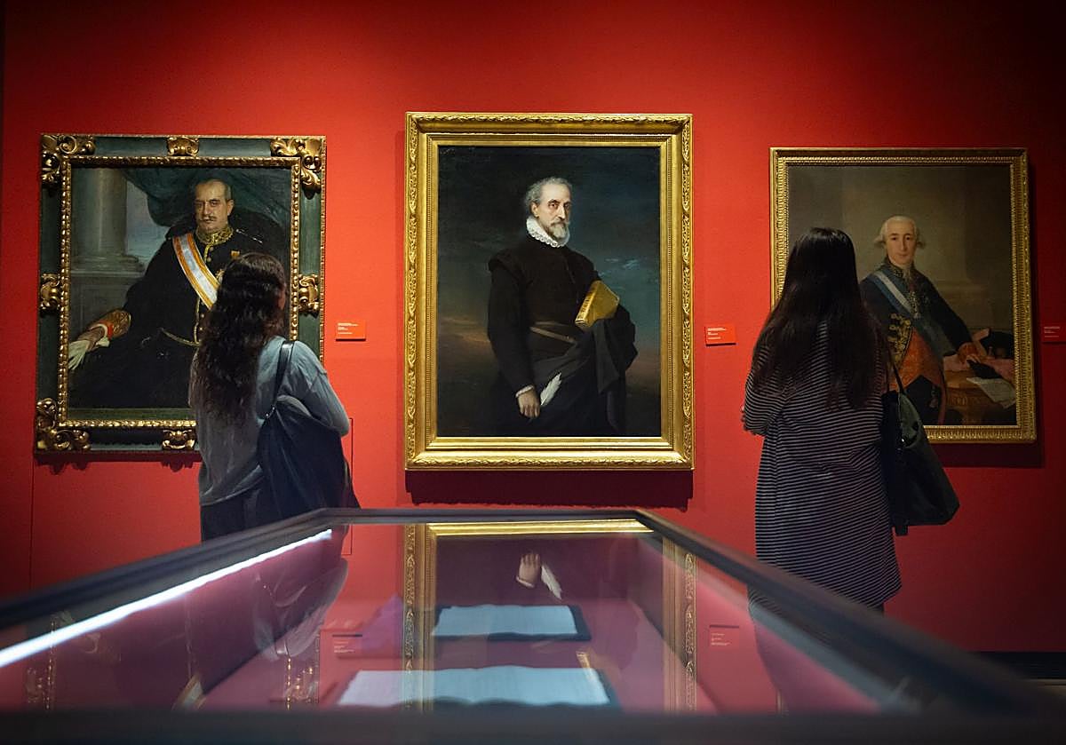 Imagen principal - Exposición en el Crucero del Hospital Real. 