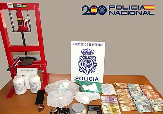 Dinero, droga y material incautado en la Operación Karma.