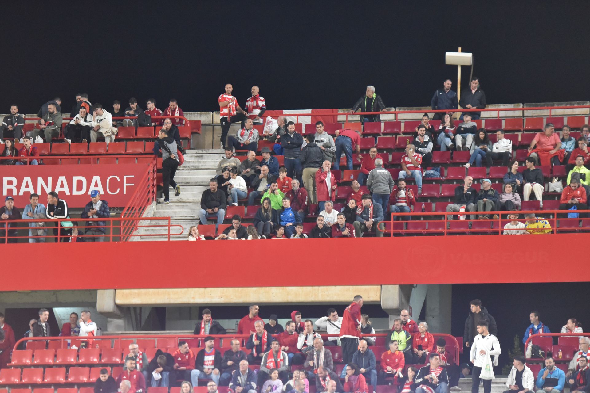 Búscate en la grada del Granada-Las Palmas