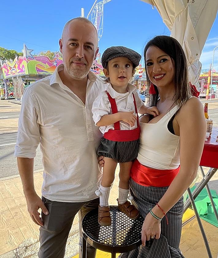 Imagen secundaria 2 - Brindis en las casetas en el primer sábado de feria