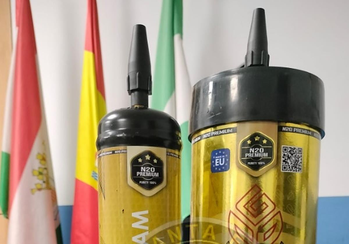 Las botellas con gas nitroso, intervenidas en Santa Fe.