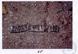 Restos del coche bomba que estallaron los etarras en Granada.