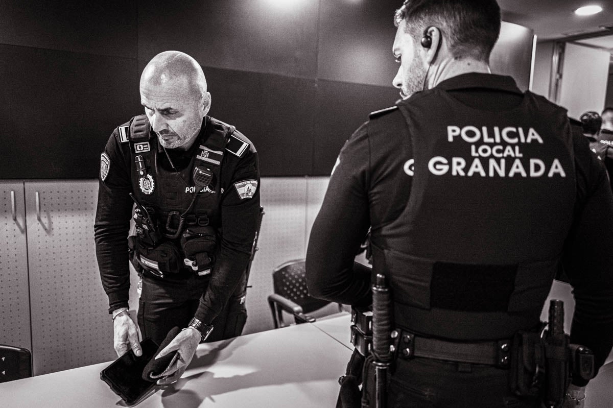 La patrulla, al detalle: una noche con la Policía Local de Granada