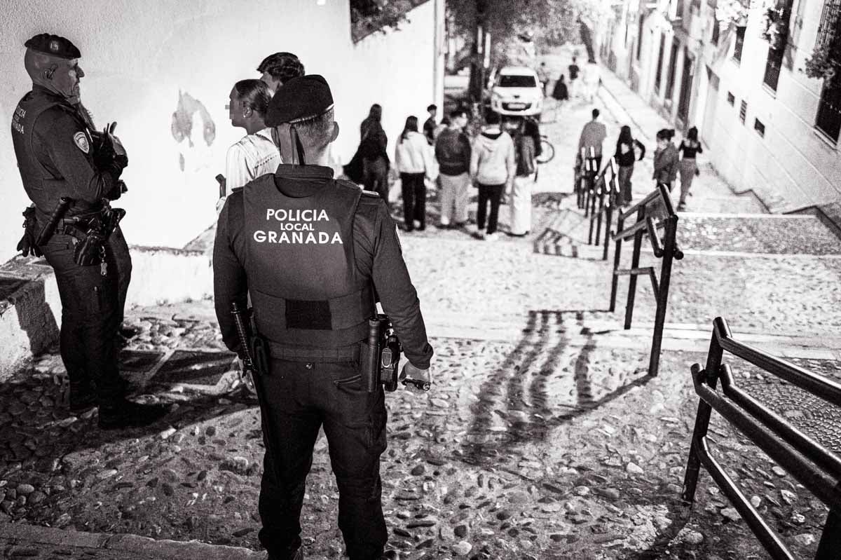 La patrulla, al detalle: una noche con la Policía Local de Granada