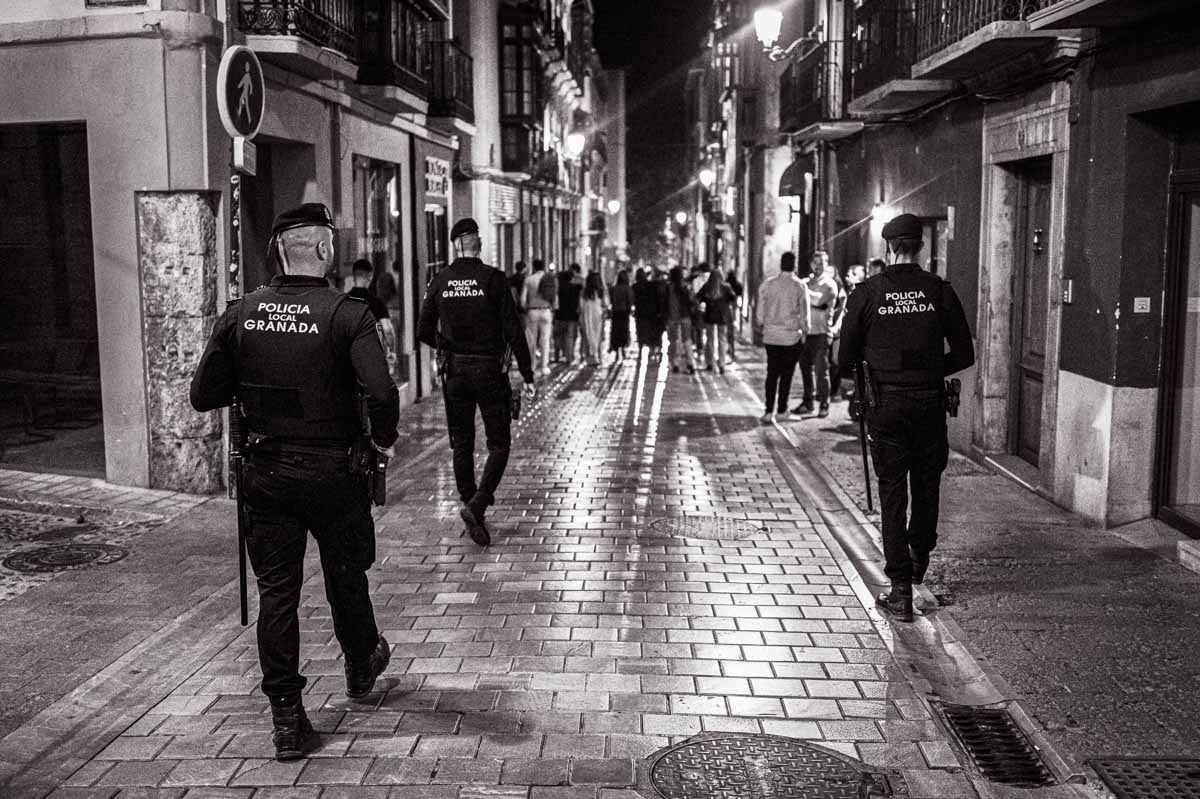 La patrulla, al detalle: una noche con la Policía Local de Granada