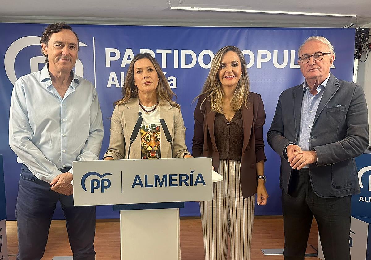 Labella denuncia que ocho municipios de Almería podrían perder la parada de bus tras la aprobación de la Ley de Movilidad Sostenible en el Congreso