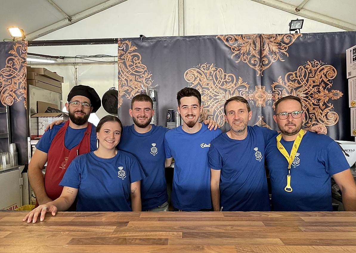Imagen secundaria 1 - Los jienenses exprimen las últimas horas del puente del Pilar en el ferial