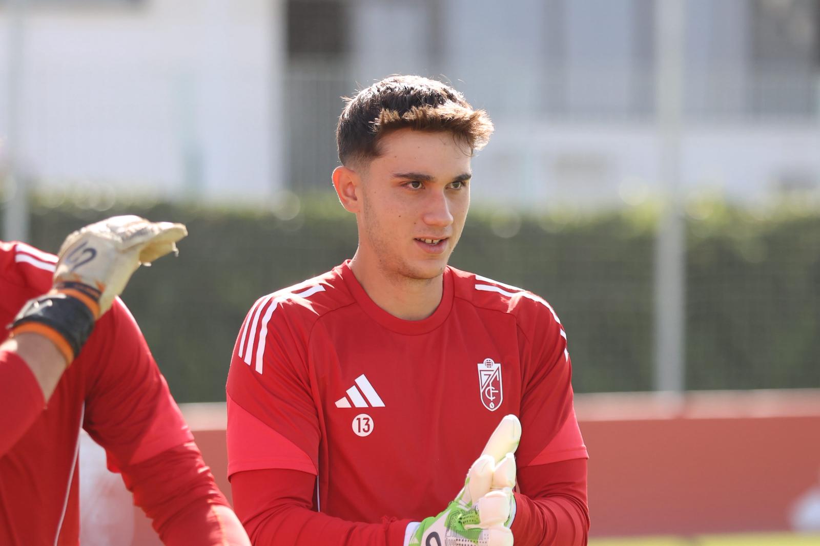 El Granada reúne a 400 personas en su entrenamiento a puerta abierta