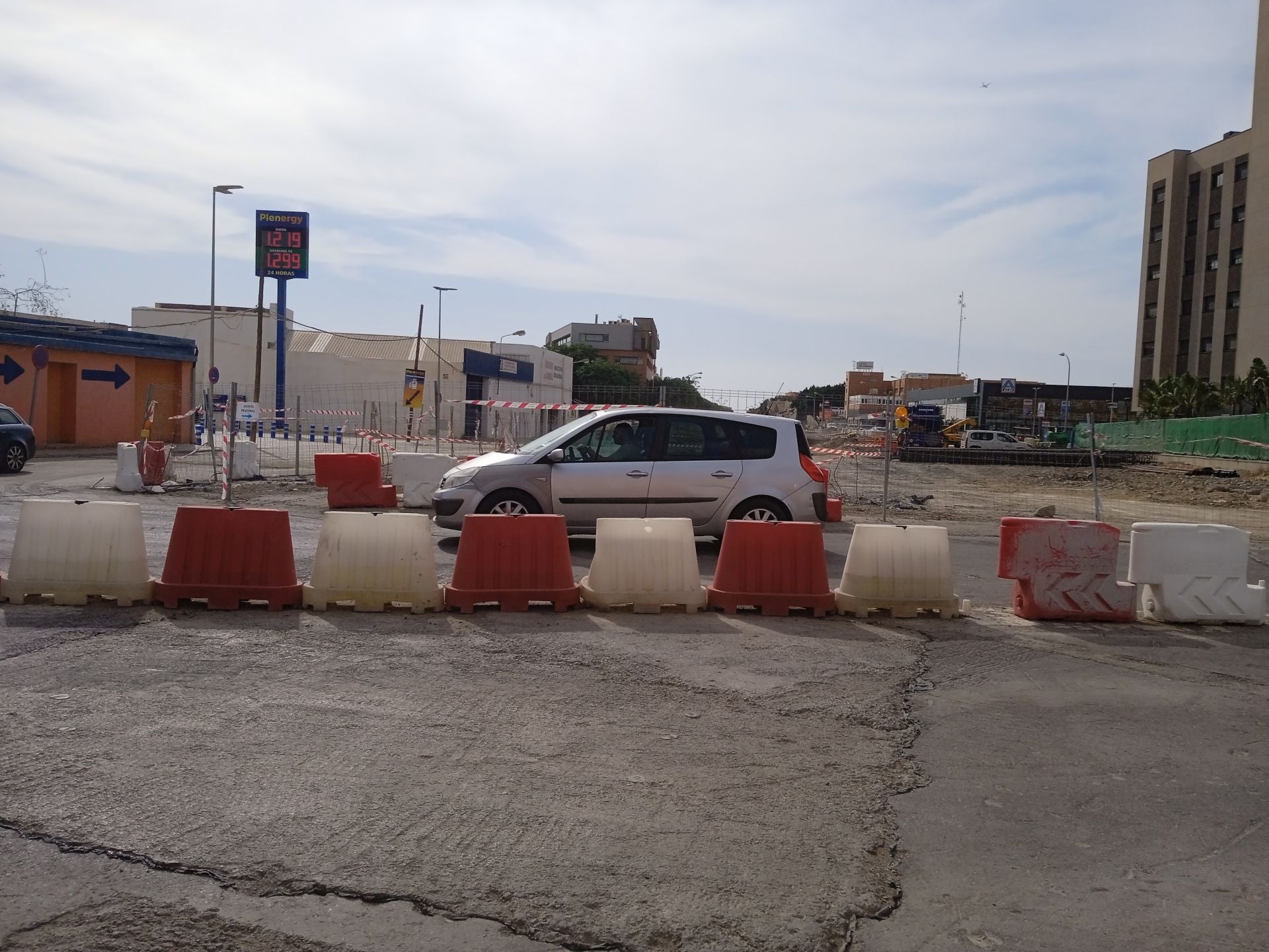 Así ha quedado la avenida del Mediterráneo, sin rastro del puente