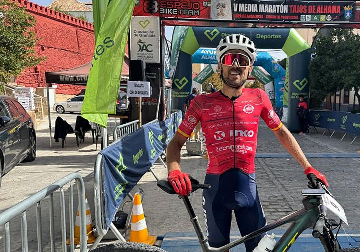 El ciclista Pablo Guerrero, ganador de la prueba en Alhama.