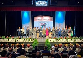 Foto de familia de autoridades y ponentes en la V Jornada de la Cátedra Primaflor-UAL.