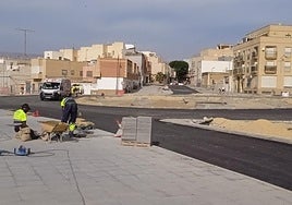 La rotonda de Los Molinos y el cruce con Sierra Alhamilla abrirán a las 23 horas de este jueves