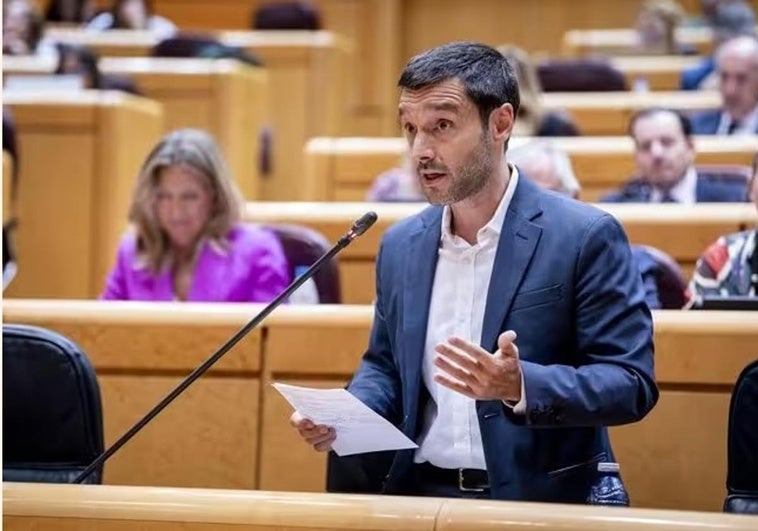 El ministro Bustinduy celebra la condena contra Ryanair en Granada: «Seguimos acumulando victorias»