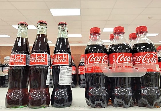 Un experto aclara por qué la Coca-Cola en botella de vidrio sabe diferente.