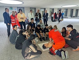 El 061 forma a 2.200 jóvenes granadinos en reanimación en el Cardiomaratón 2025