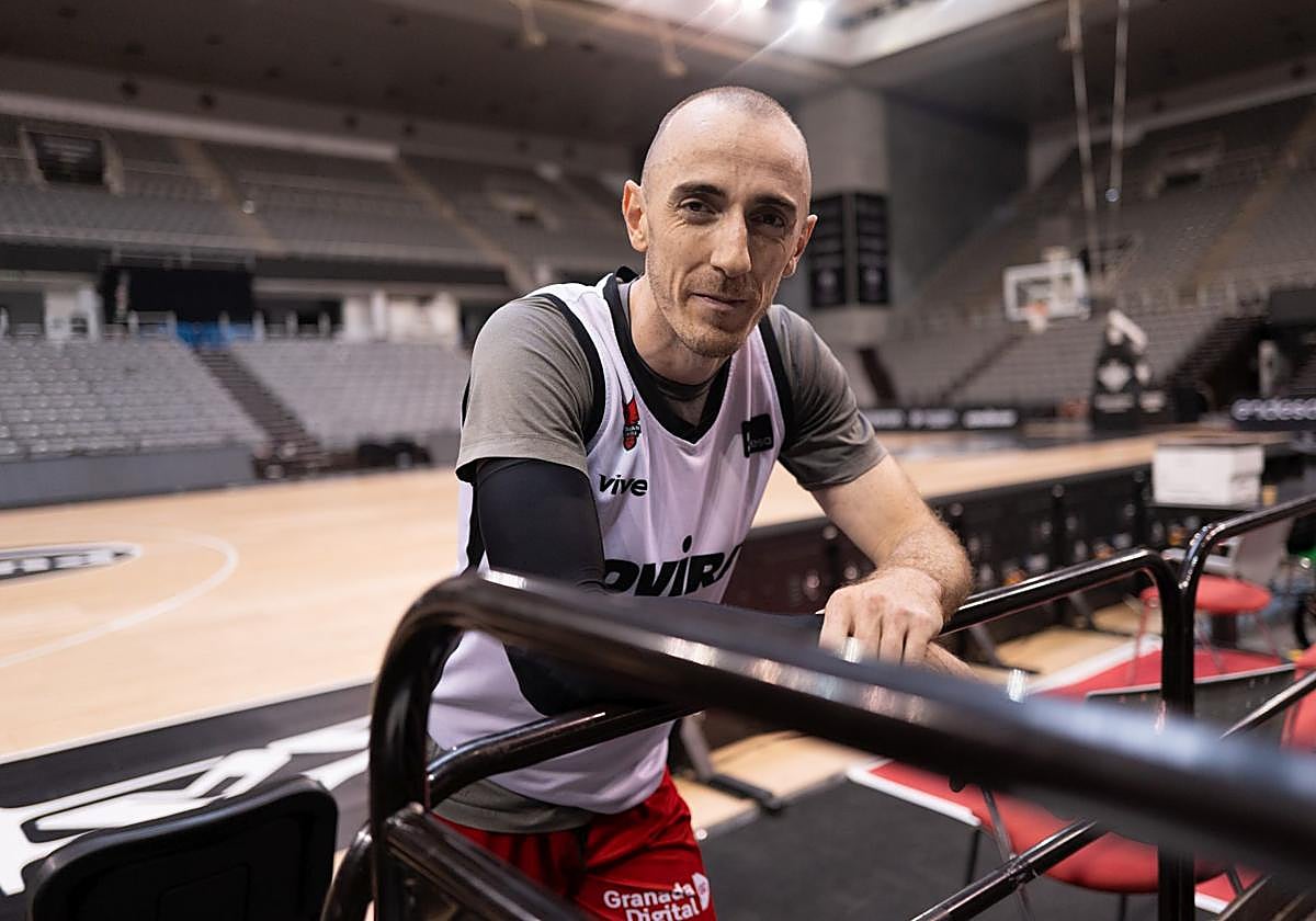 Jonathan Rousselle posa sonriente en el Palacio de los Deportes.