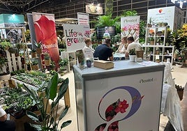 Encuentro comercial en uno de los stand de Iberflora.