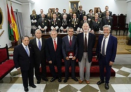 Botones de Oro y Plata para los letrados longevos