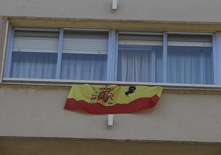 ¿Pueden multar por poner la bandera de España en el balcón?